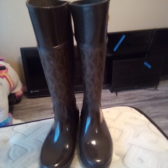 MK Rain Boots - Picture 2 of 4
